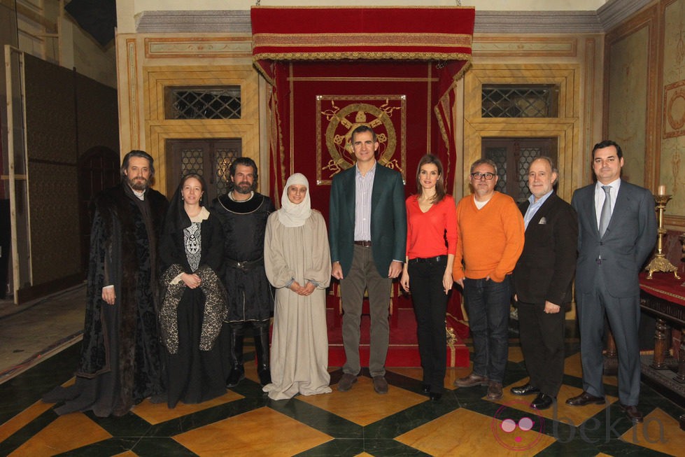 Los Príncipes Felipe y Letizia visitan el rodaje de 'Isabel'