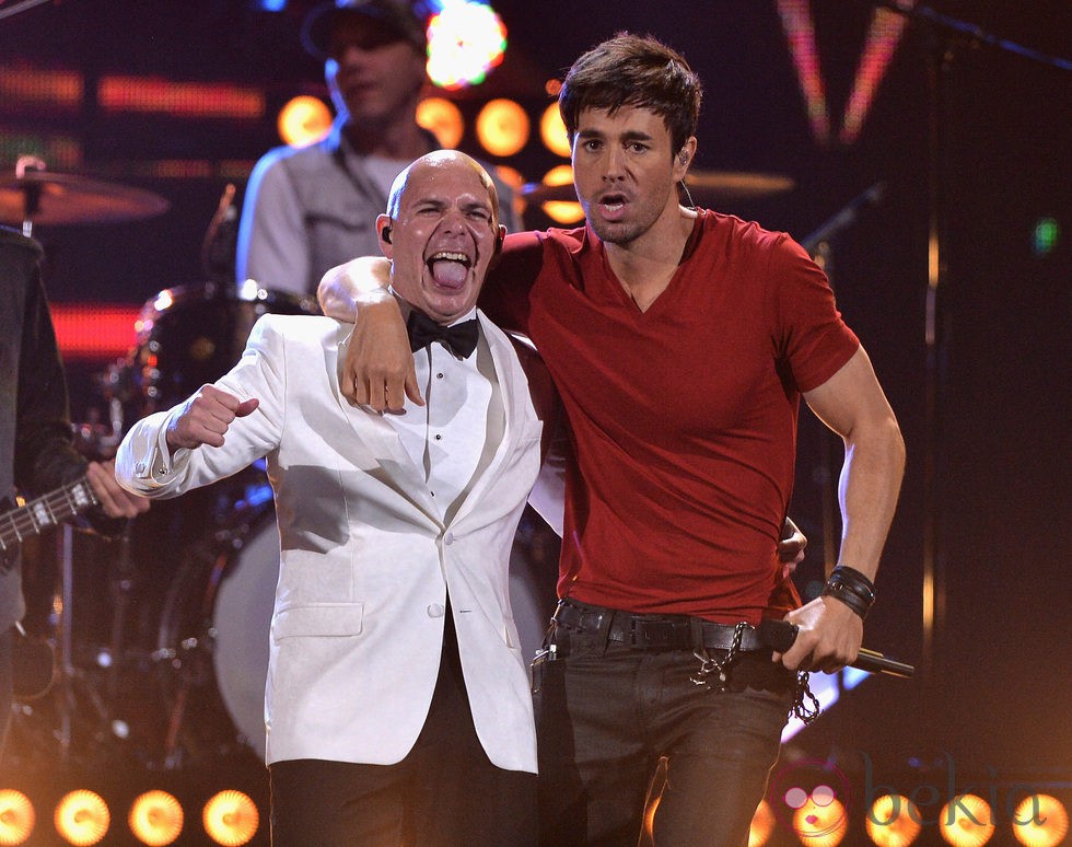 Pitbull y Enrique Iglesias en los Premios Lo Nuestro 2014