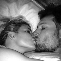 Jessica Simpson y Eric Johnson hacen un 'selfie' dándose un beso