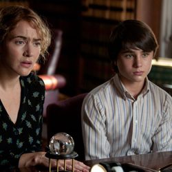 Kate Winslet y Gattlin Griffith en 'Una vida en tres días'