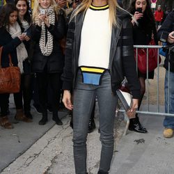 Jourdan Dunn en el desfile de Chanel de la Paris Fashion Week