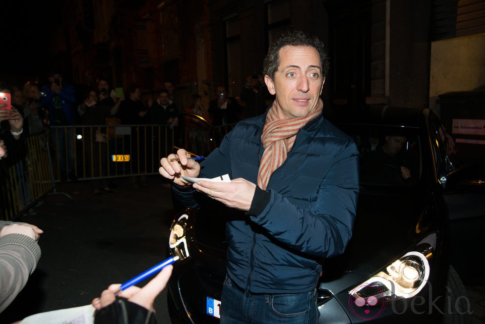Gad Elmaleh atendiendo a sus fans en Berlín