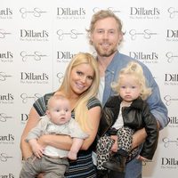 Jessica Simpson y Eric Johnson con sus hijos Maxwell Drew y Ace Knute