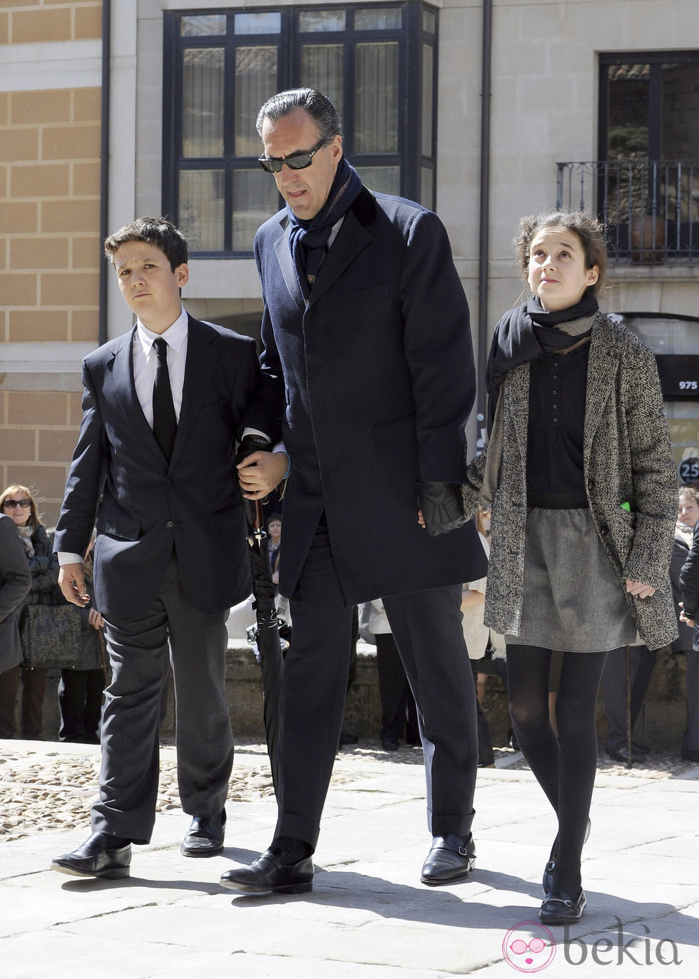 Jaime de Marichalar con sus hijos Froilán y Victoria Federica en el funeral de Concepción Sáenz de Tejada