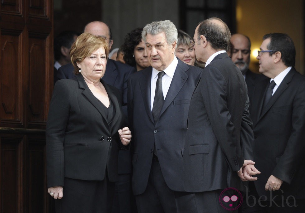 Celia Villalobos y Jesús Posada en la capilla ardiente de Adolfo Suárez
