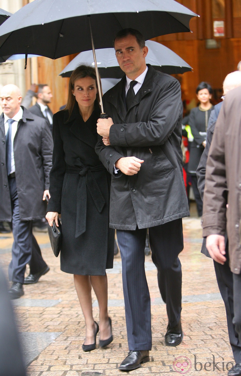 Los Príncipes Felipe y Letizia en el funeral de Iñaki Azcuna