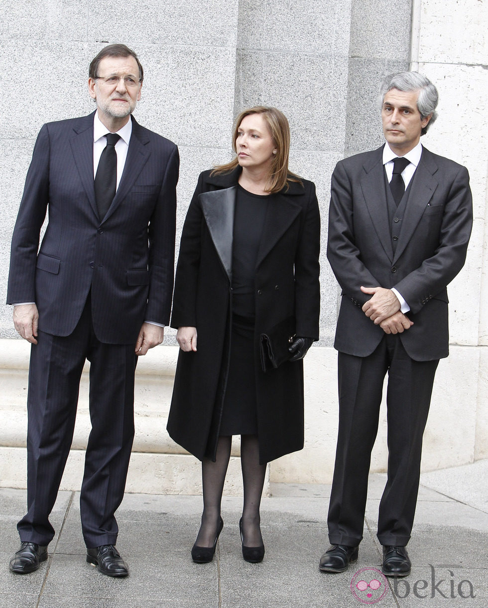 Mariano Rajoy, su mujer Elvira Fernández y Adolfo Suárez Illana en el funeral de Estado de Adolfo Suárez