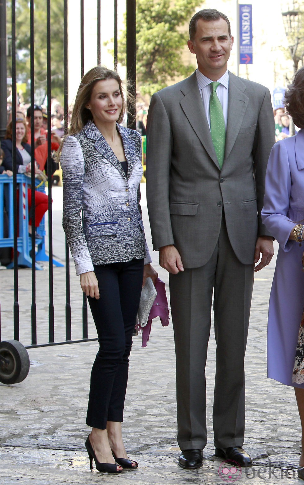 El Príncipe Felipe y la Princesa Letizia en la misa de Pascua en Palma