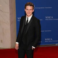 Jeremy Irvine en la Cena de Corresponsales de la Casa Blanca 2014