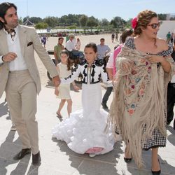Javier Conde y Estrella Morente con su hija Estrella en su bautizo