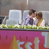 Fonsi Nieto y Marta Castro besándose en el Open Madrid 2014