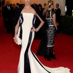 Charlize Theron en la Gala MET 2014