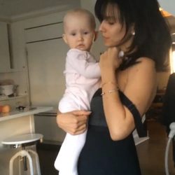 Hilaria Thiomas baila con si hija Carmen Gabriela