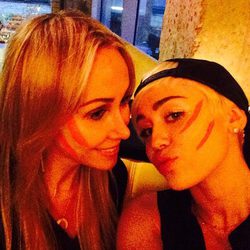 Miley Cyrus celebra el cumpleaños de su madre Tish