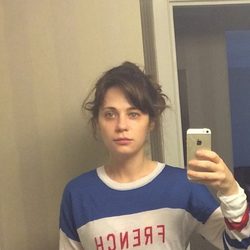 Zooey Deschanel comparte una fotografía sin maquillaje