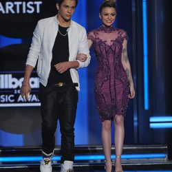 Austin Mahone y Cher Lloyd en la gala Billboard Awards 2014