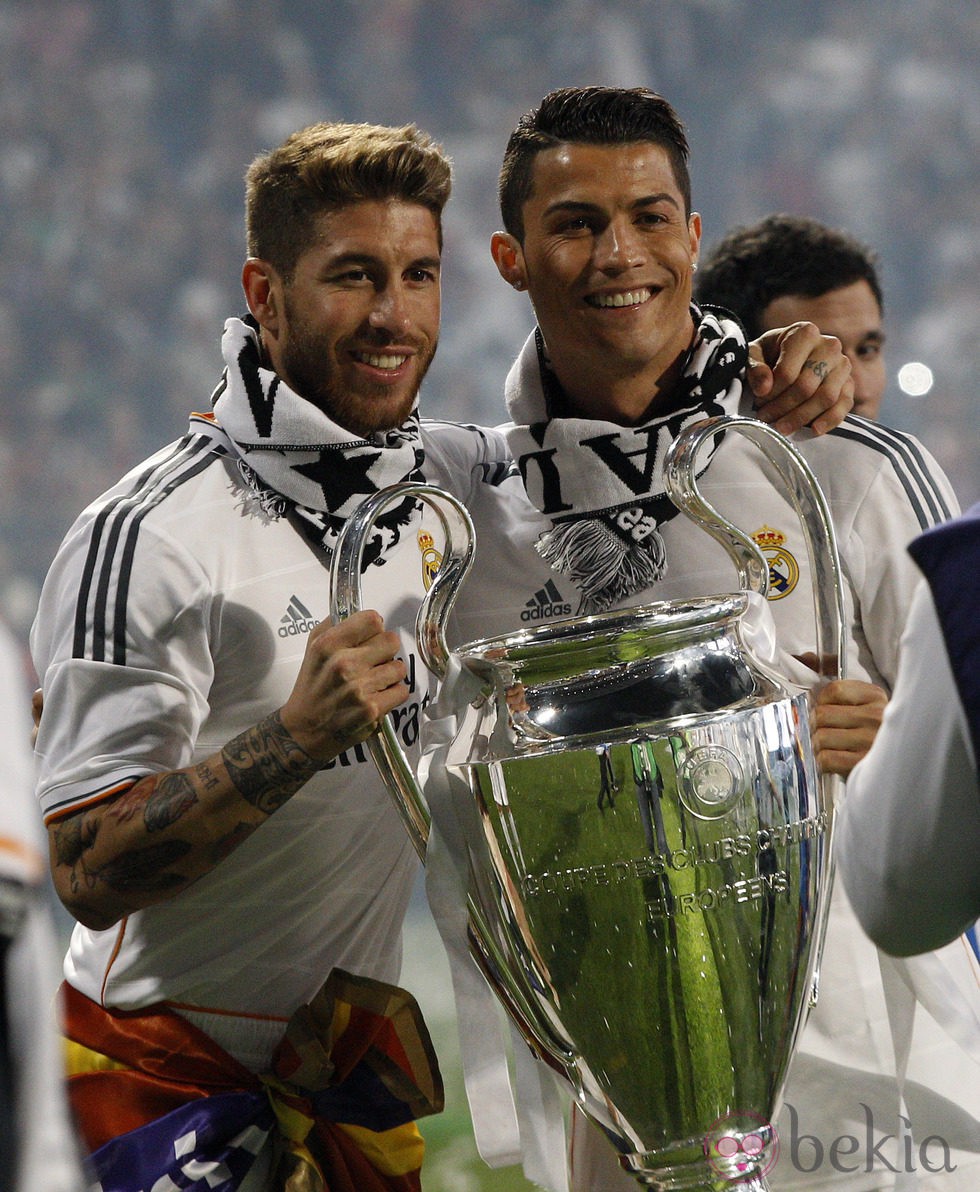 Sergio Ramos y Cristiano Ronaldo celebrando la décima Champions del Real Madrid