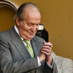 El Rey Juan Carlos agradece los aplausos en la Corrida de la Beneficencia 2014