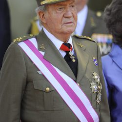 Don Juan Carlos en su útlimo acto militar como Rey de España