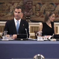 Los Príncipes Felipe y Letizia con el presidente de Asturias en la reunión de los Patronatos de la Fundación Príncipe de Asturias