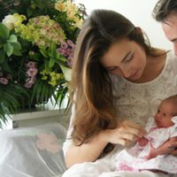 Félix y Claire de Luxemburgo miran embelesados a su hija Amalia