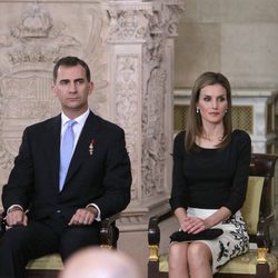 Los Príncipes Felipe y Letizia en la firma de la Ley de Abdicación del Rey Juan Carlos