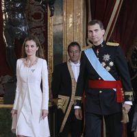 Don Felipe y Doña Letizia llegando a su primera recepción como Reyes de España