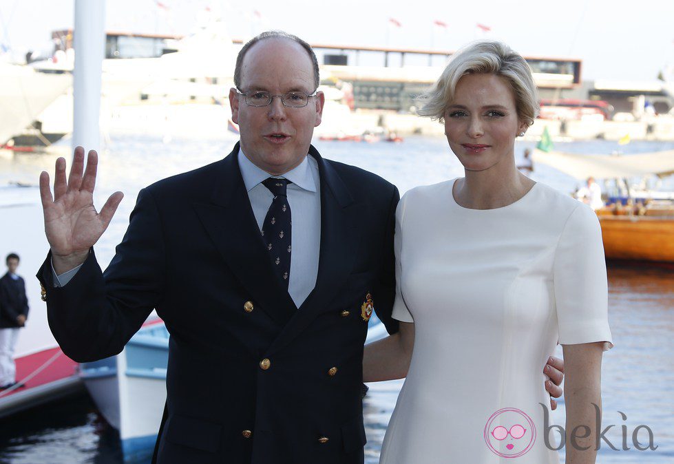 Príncipe Alberto II de Mónaco y Princesa Charlene de Mónaco en la inauguración del Club Náutico en Monte-Carlo.