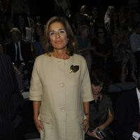 Ana Botella en el desfile de Jesús del Pozo en Cibeles 2011