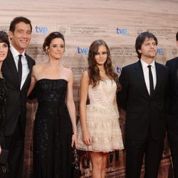 Reparto de la película 'Intrusos' en la gala inaugural del Festival de San Sebastián