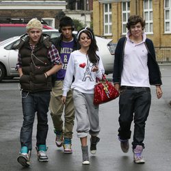 Niall Horan, Zayn Malik, Cher Lloyd y Harry Styles en Londres