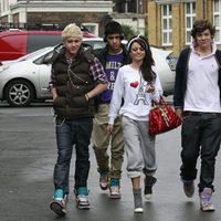 Niall Horan, Zayn Malik, Cher Lloyd y Harry Styles en Londres