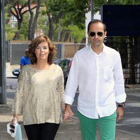 Soraya Sáenz de Santamaría y su marido en el 36 cumpleaños de María Zurita