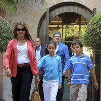 La Infanta Elena, Froilán y Victoria en el 36 cumpleaños de María Zurita