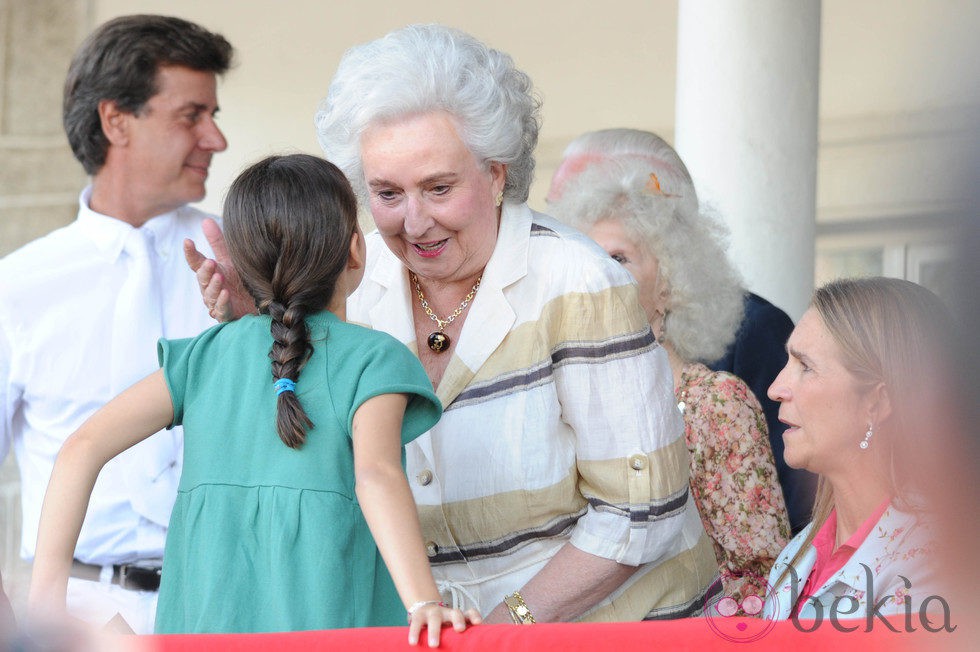La Infanta Pilar saluda a Victoria de Marichalar en el Concurso de Saltos