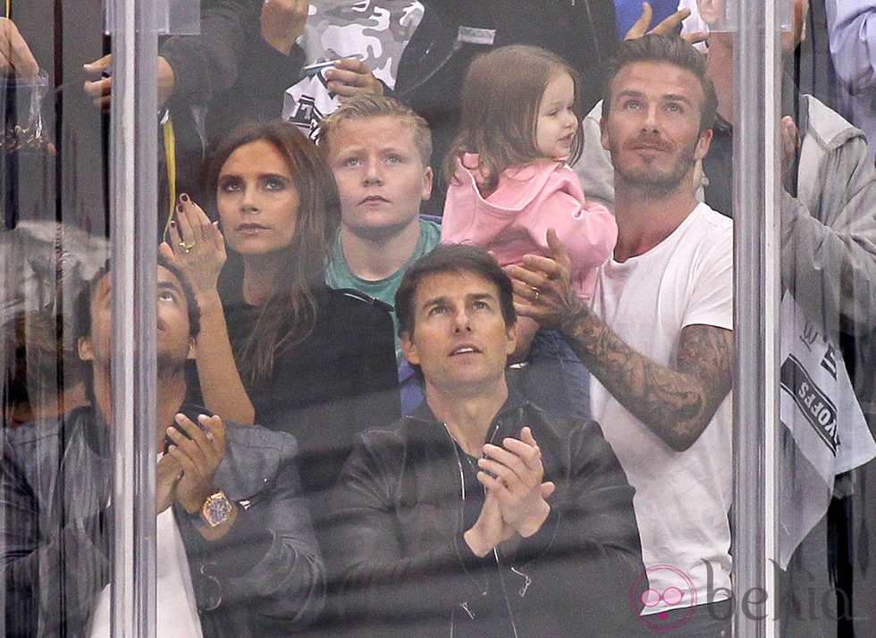 Tom Cruise, David Beckham y Victoria Beckham en un partido de hockey
