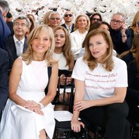 Hélène Arnault y Valérie Trierweiler en el desfile de Dior de la Semana de la Alta Costura de París otoño/invierno 2014