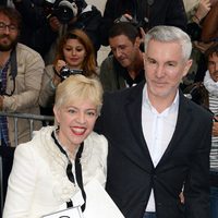 Baz Luhrmann y Catherine Martin en el desfile de Chanel de la Semana de la Alta Costura de París otoño/invierno 2014