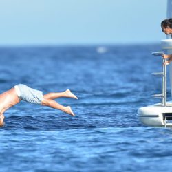 Simon Baker de vacaciones en Saint Tropez