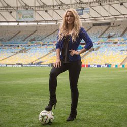 Shakira en el Estadio de Maracaná presentando la clausura del Mundial 2014