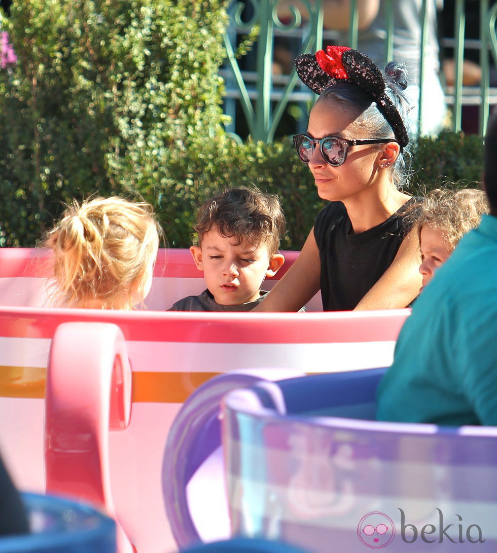 Nicole Richie disfruta junto a sus hijos Harlow Madden y Sparrow Madden