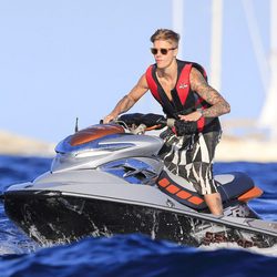Justin Bieber en una moto acuática en Ibiza