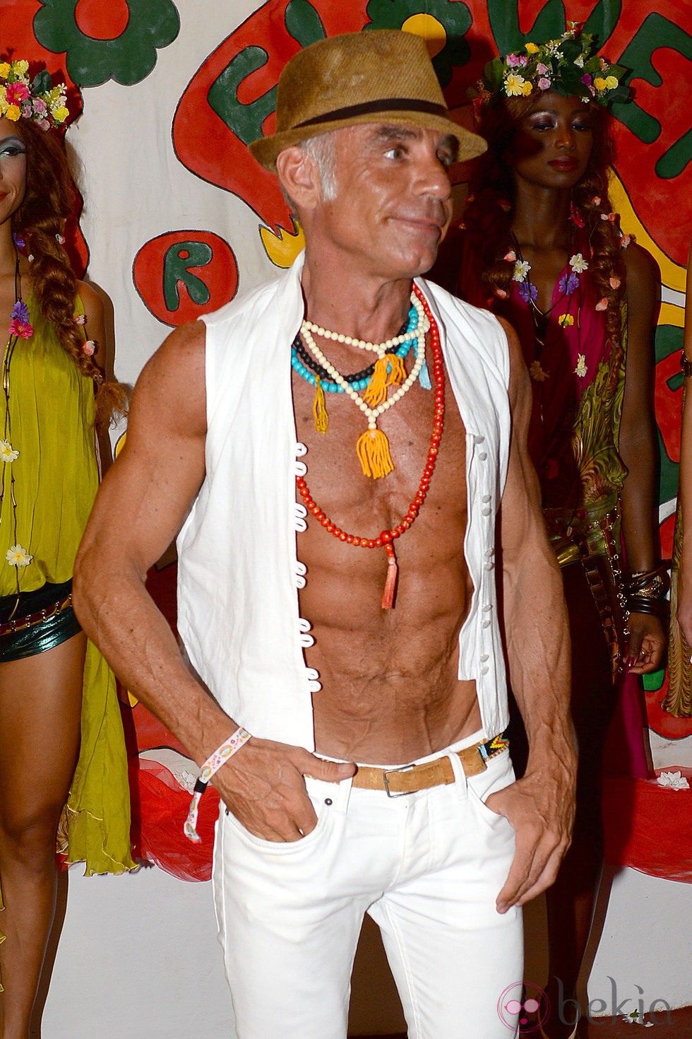 Joaquín Torres presume de torso desnudo en la fiesta Flower Power 2014 en Ibiza