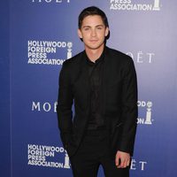 Logan Lerman en el Banquete de Caridad de la HFPA
