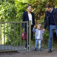 Los Príncipes de Suecia acompañan a su hija Estela a su primer día de escuela