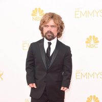 Peter Dinklage en la red carpet de los Emmy 2014