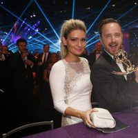 Aaron Paul y Lauren Parsekian en la gala de los Premios Emmy 2014