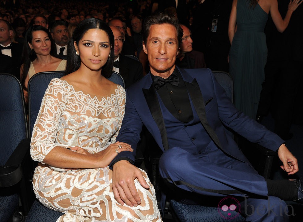 Camila Alves y Matthew McConaughey en la gala de los Premios Emmy 2014