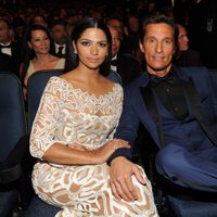 Camila Alves y Matthew McConaughey en la gala de los Premios Emmy 2014