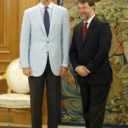 El Rey Felipe con Pedro Luis Alonso Fernández en una audiencia en La Zarzuela
